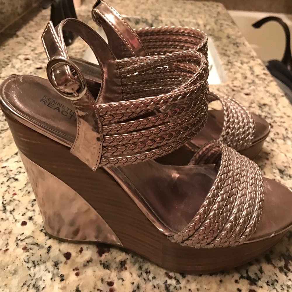 Kenneth Cole Rose Gold Wedge Sandel